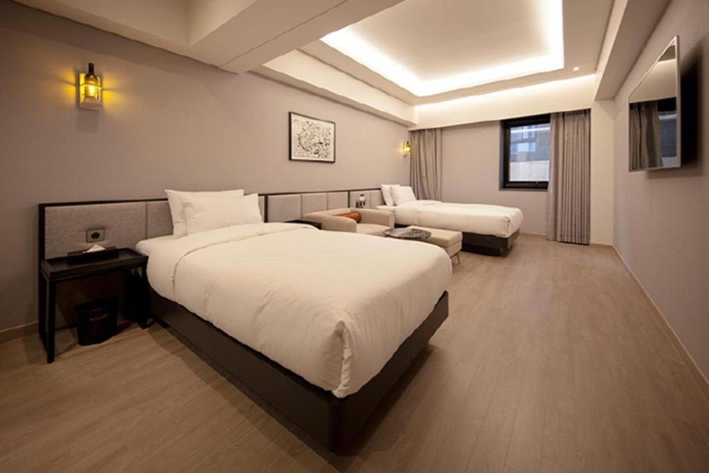 Hound Hotel Yeonsan Busan Exterior foto
